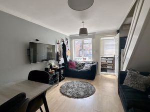 Lounge/Diner- click for photo gallery